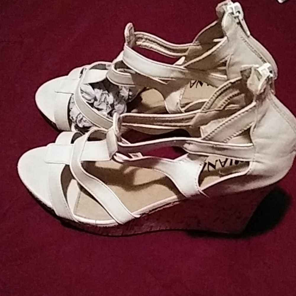 Shoes - Picture 4 of 6